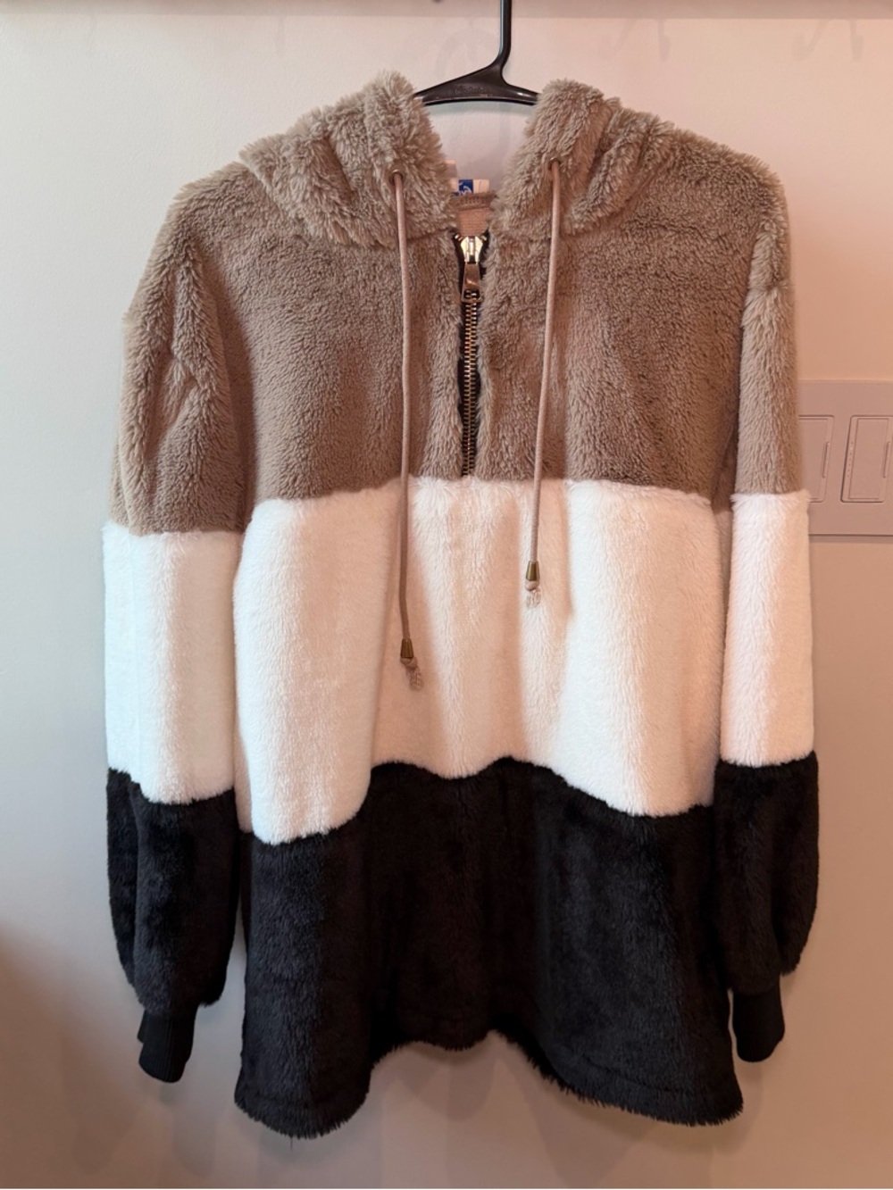 Cozy Colorblock Plush Hooded Sweater - Taupe/White/Black